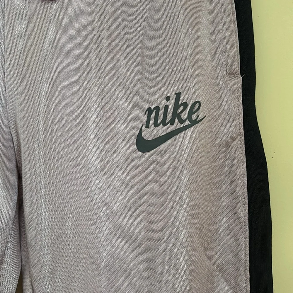 Nike kids light
